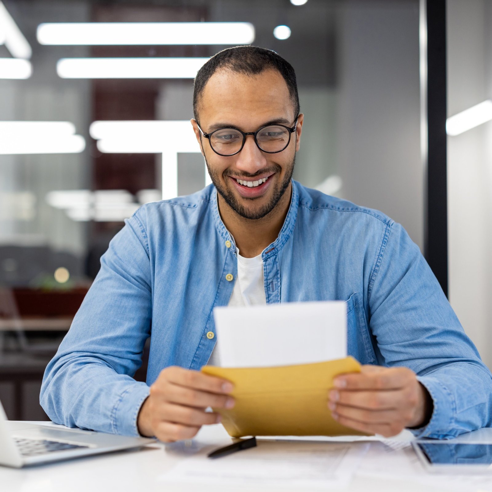 nutritionist with young woman client